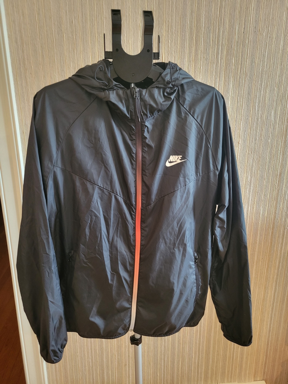 Nike Men's Black Lightweight Hooded Windbreaker Jacket Large